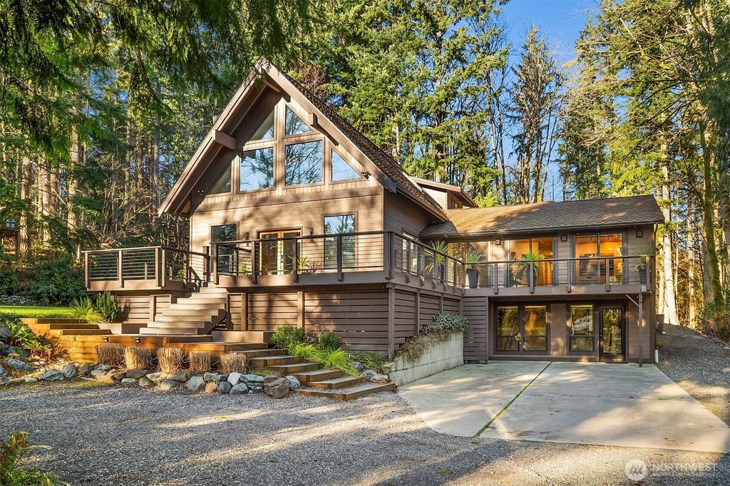 Photo of 25112 SE 17th Street, Sammamish, WA 98075 (MLS # 2470594)