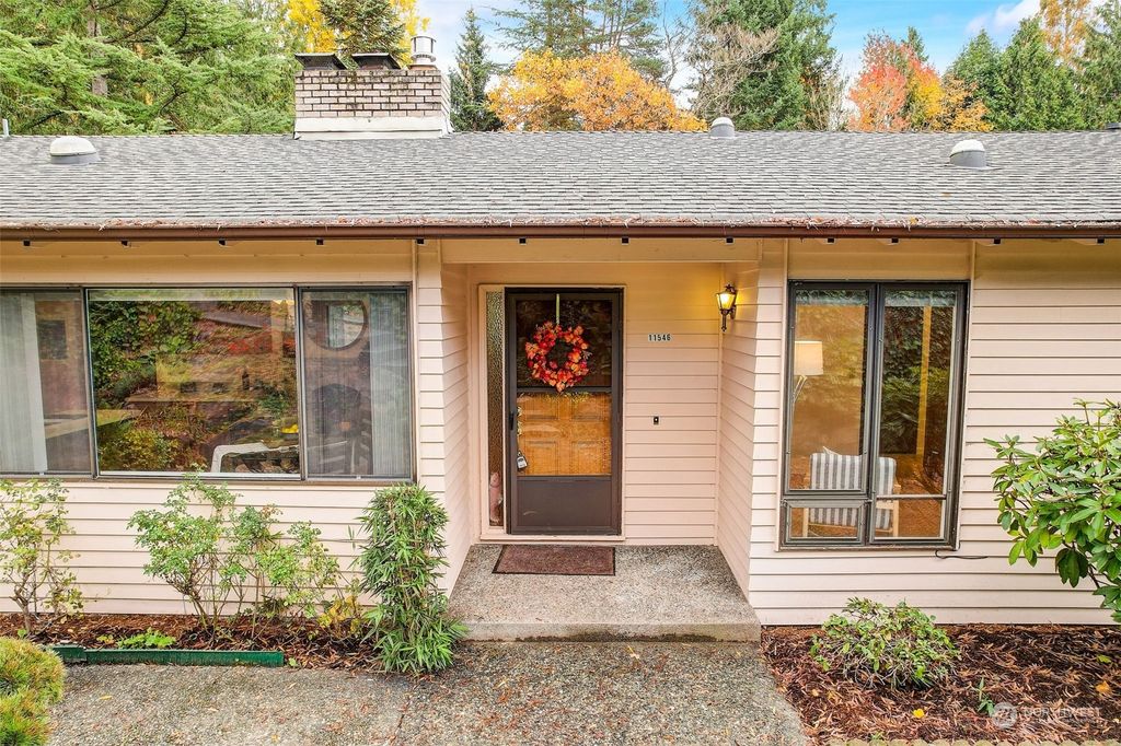 Photo of 11546 35th Avenue NE, Seattle, WA 98125 (MLS # 2179423)
