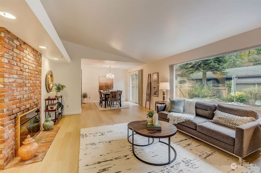 Photo of 11546 35th Avenue NE, Seattle, WA 98125 (MLS # 2179423)