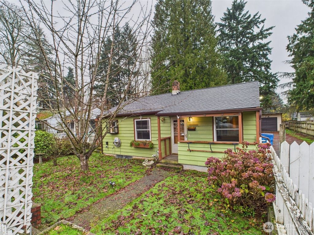 Photo of 15822 26th Avenue NE, Shoreline, WA 98155 (MLS # 2458041)