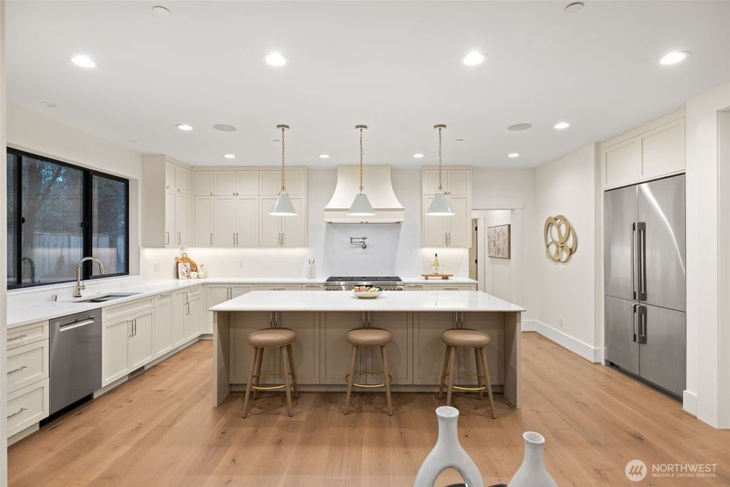 Photo of 14515 SE 20th Place, Bellevue, WA 98007 (MLS # 2472721)