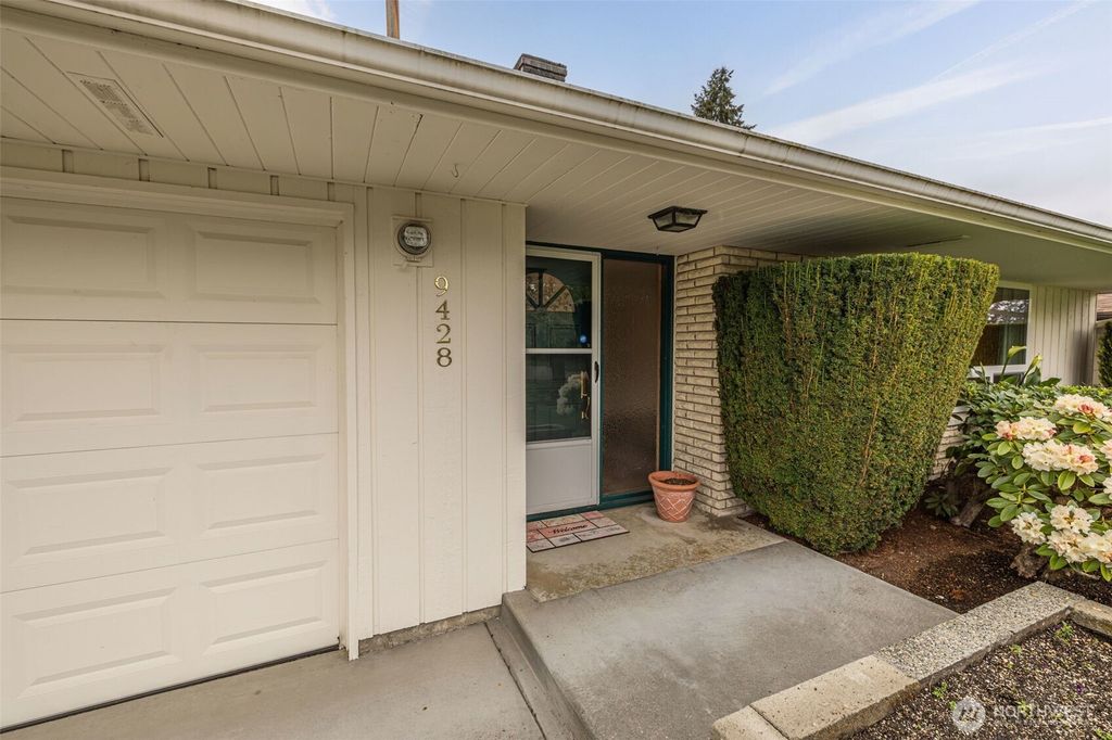 Photo of 9428 21st Drive SE, Everett, WA 98208 (MLS # 2513216)