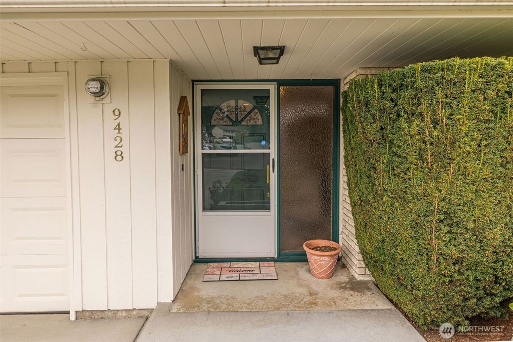 Photo of 9428 21st Drive SE, Everett, WA 98208 (MLS # 2513216)