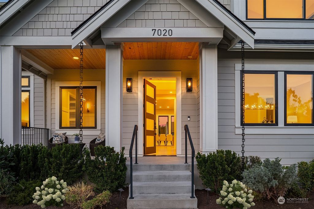 Photo of 7020 54th Avenue NE, Seattle, WA 98115 (MLS # 2144088)