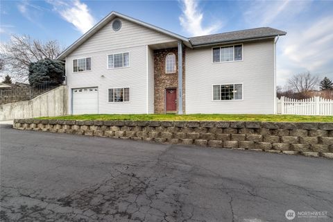 Photo of 1525 SE Valley View Terrace, College Place, WA 99324 (MLS # 2478473)