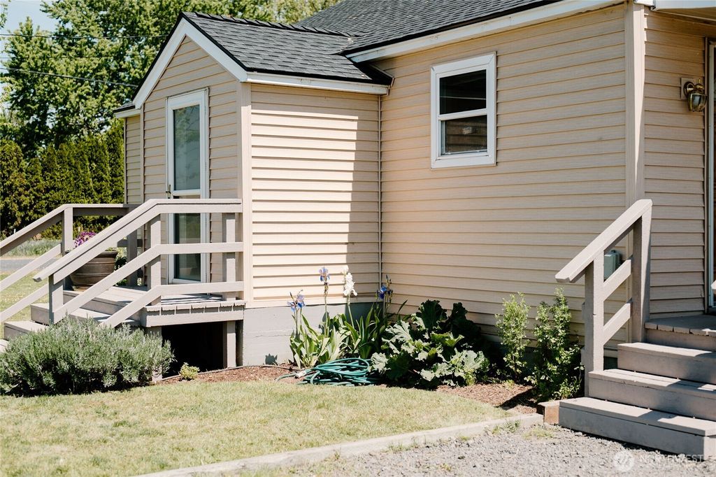 Photo of 179 S Hussey Street, Walla Walla, WA 99362 (MLS # 2511579)