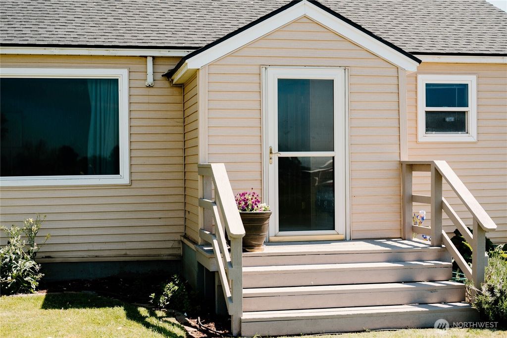 Photo of 179 S Hussey Street, Walla Walla, WA 99362 (MLS # 2511579)