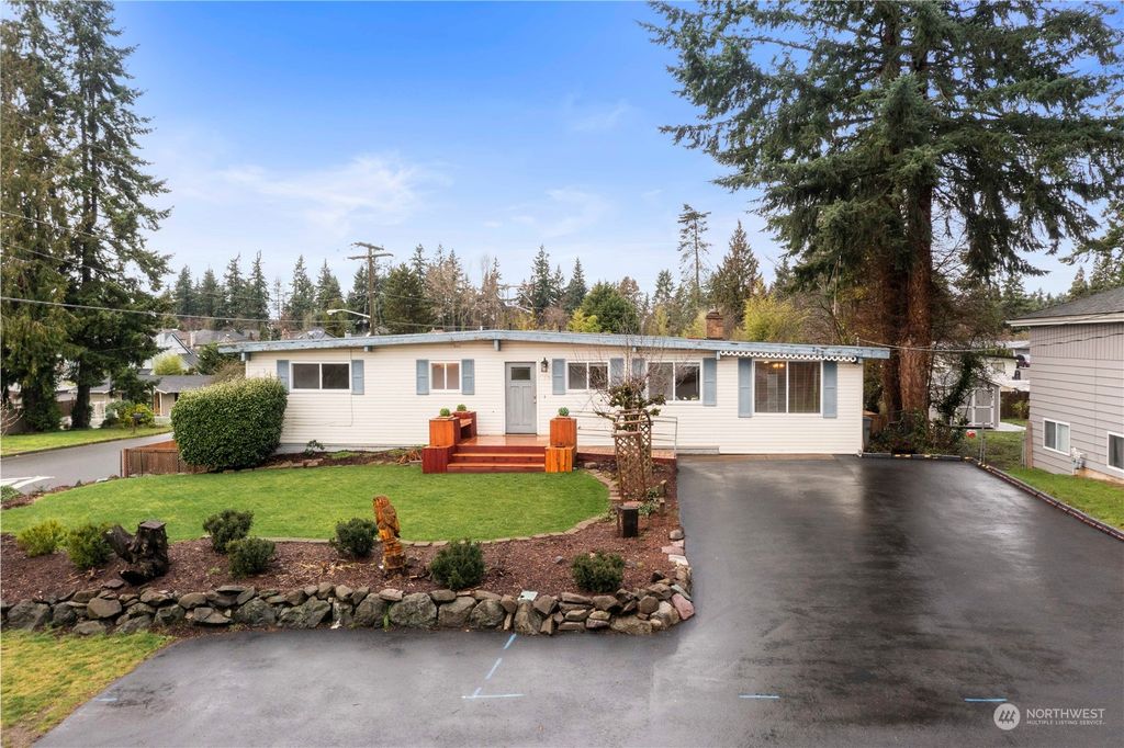 Photo of 404 S 305th Street, Federal Way, WA 98003 (MLS # 2193576)