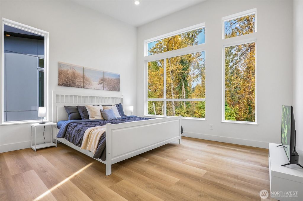 Photo of 10622 E Riverside Drive, Bothell, WA 98011 (MLS # 2506940)