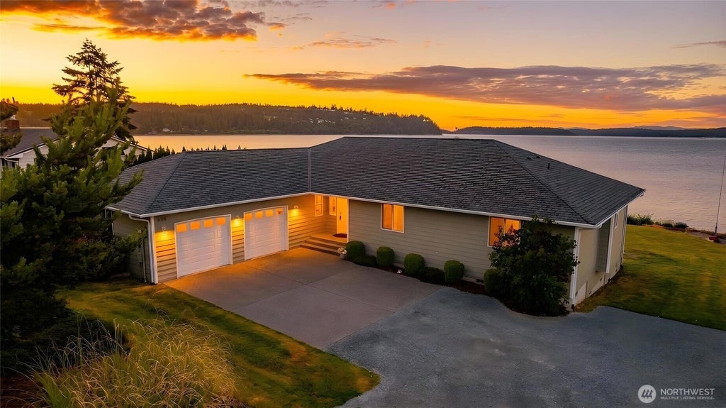 Photo of 639 E Beacon View Drive, Oak Harbor, WA 98277 (MLS # 2539626)