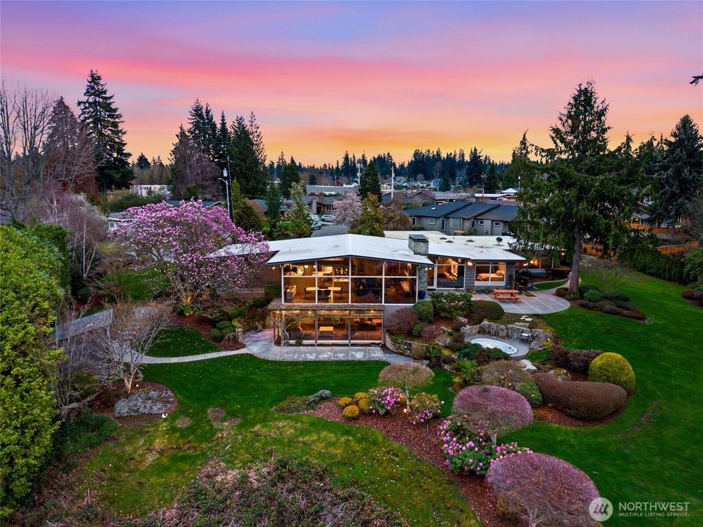 Photo of 316 Heather Road, Everett, WA 98203 (MLS # 2501078)