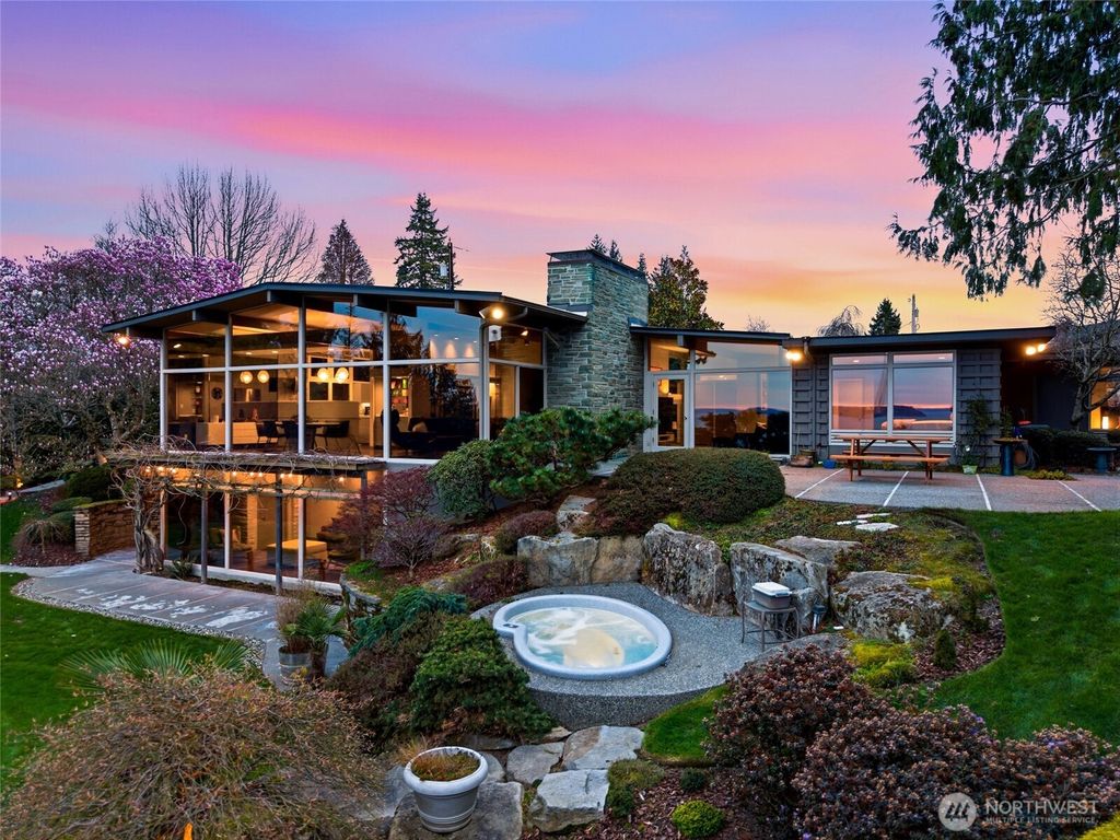 Photo of 316 Heather Road, Everett, WA 98203 (MLS # 2501078)