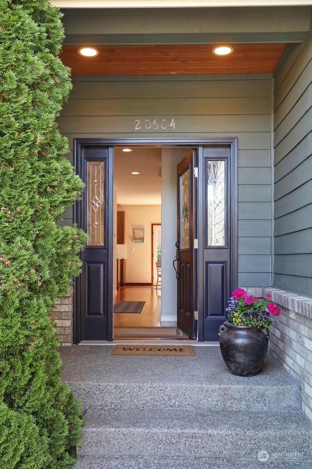 Photo of 20604 30th Avenue W, Lynnwood, WA 98036 (MLS # 2140077)