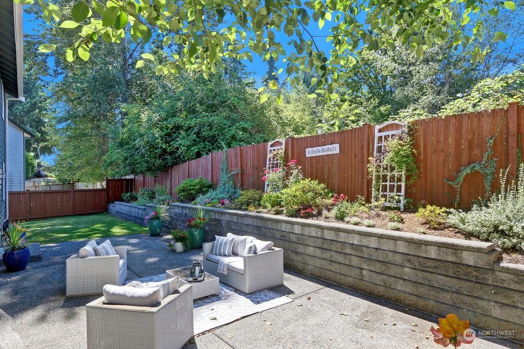 Photo of 20604 30th Avenue W, Lynnwood, WA 98036 (MLS # 2140077)