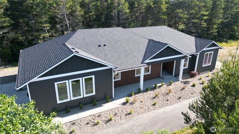 Photo of 701 Shoreview Drive N, Long Beach, WA 98631 (MLS # 2394300)