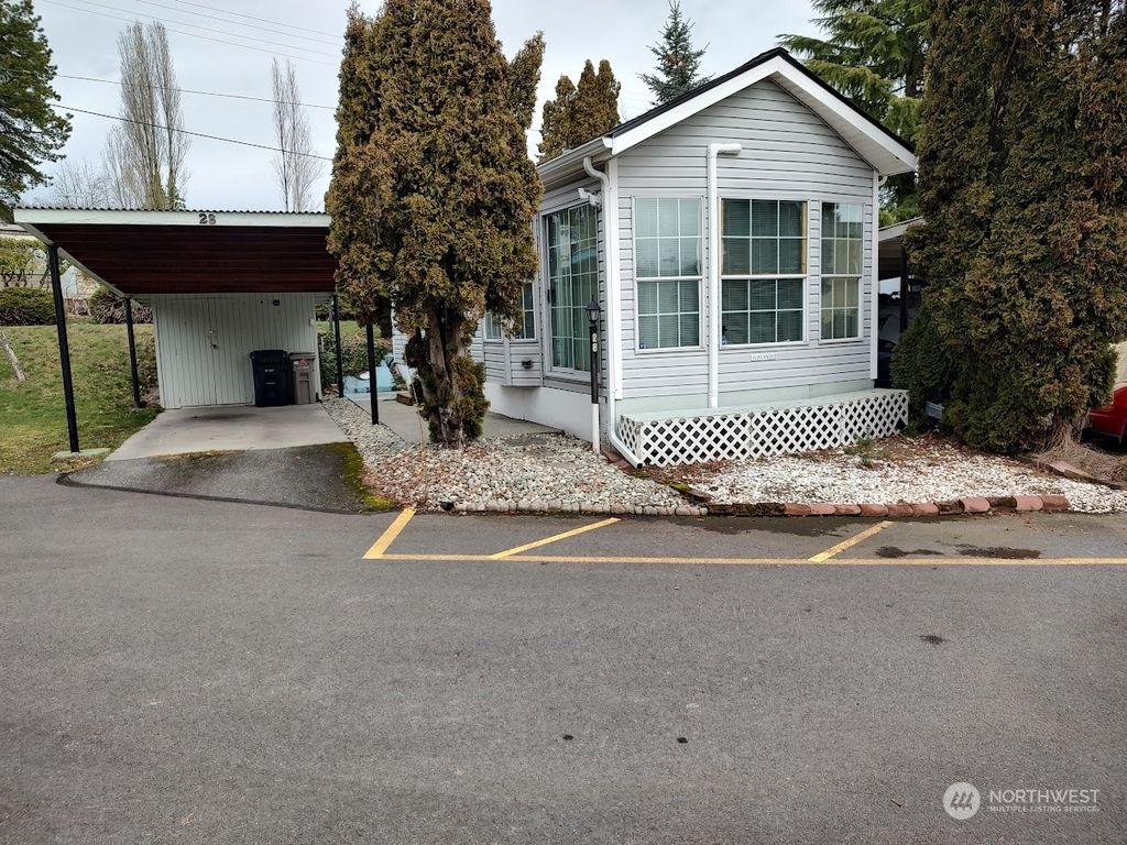 Photo of 14322 Admiralty Way #28, Lynnwood, WA 98087 (MLS # 2043957)