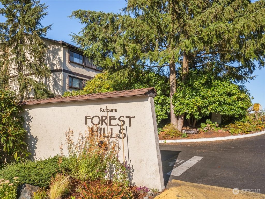 Photo of 1702 NE 179th St #303, Shoreline, WA 98155 (MLS # 2296205)
