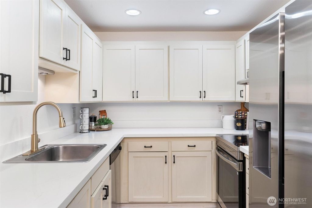 Photo of 3209 Hoyt Avenue #201, Everett, WA 98201 (MLS # 2467400)