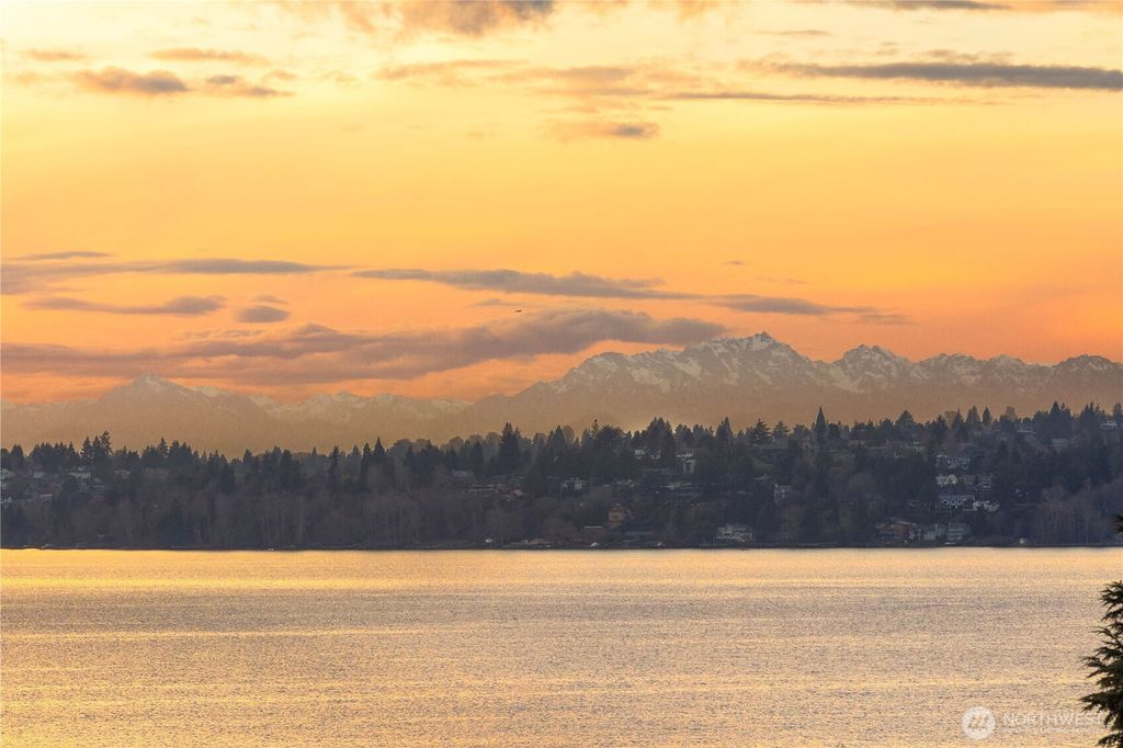 Photo of 10142 NE 63rd Street, Kirkland, WA 98033 (MLS # 2470375)