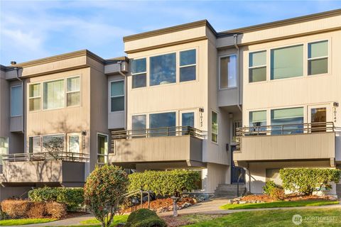 Photo of 10142 NE 63rd Street, Kirkland, WA 98033 (MLS # 2470375)