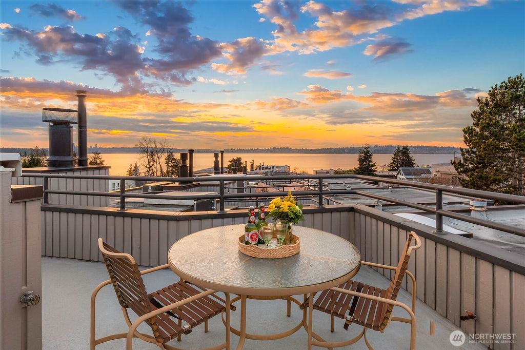 Photo of 10142 NE 63rd Street, Kirkland, WA 98033 (MLS # 2470375)