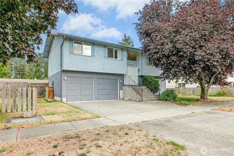 Photo of 750 NW Dory Drive, Oak Harbor, WA 98277 (MLS # 2428097)