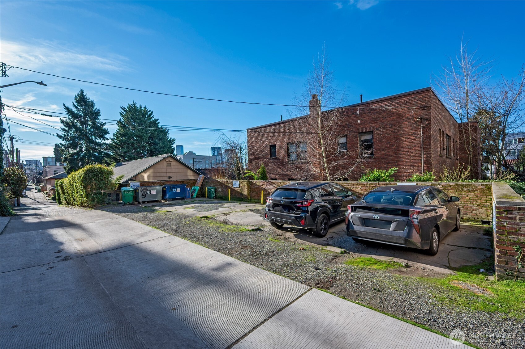 416 Summit Avenue E