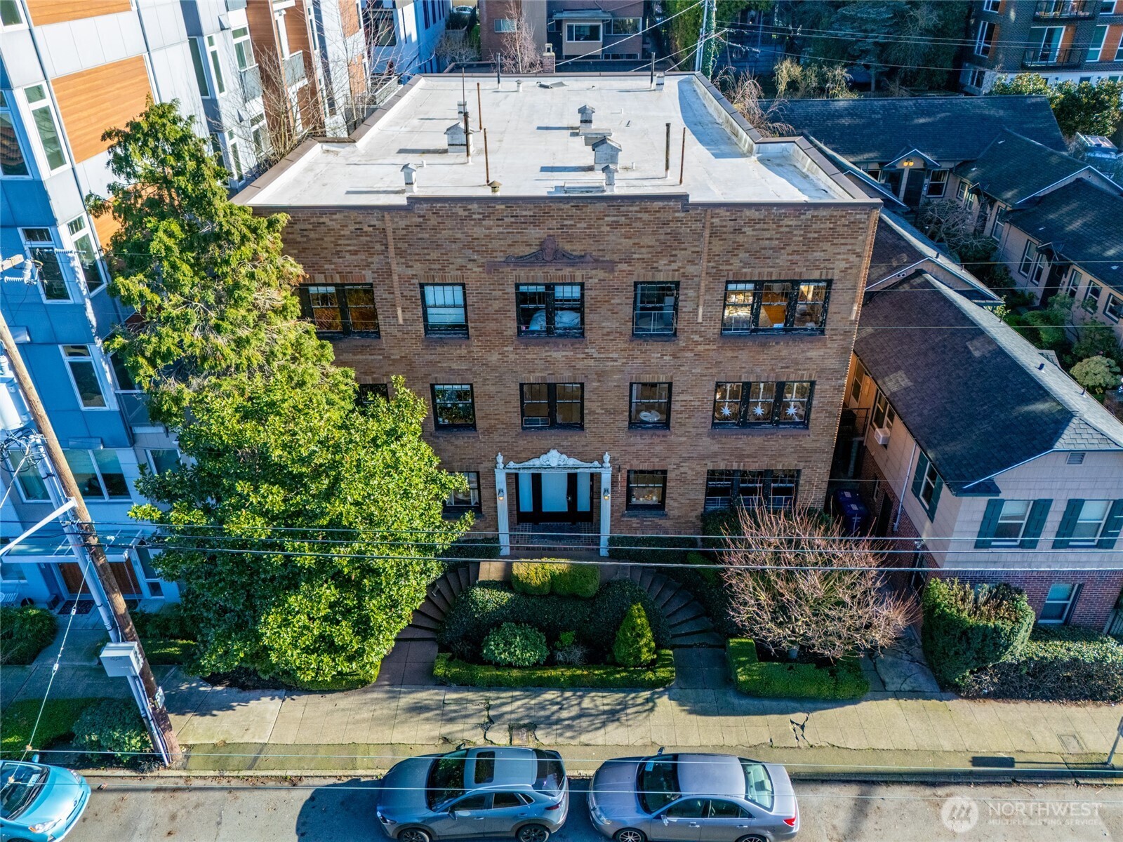 416 Summit Avenue E