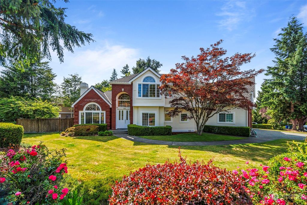 Photo of 245 209th Place SE, Sammamish, WA 98074 (MLS # 2130904)