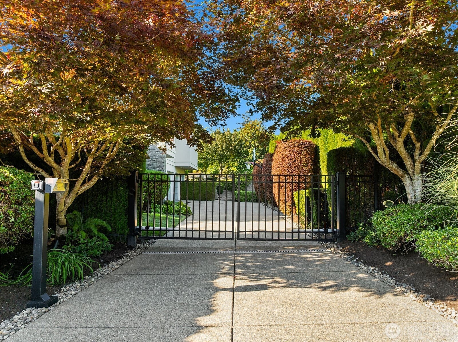 9040 NE 14th Street