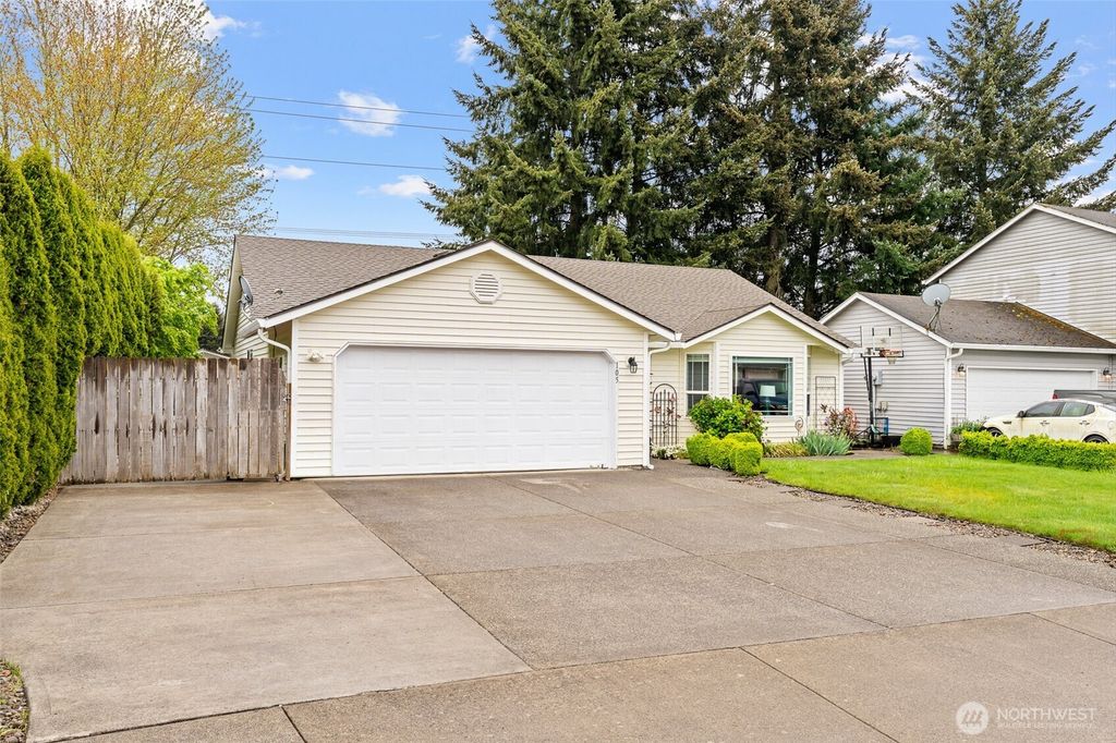 Photo of 105 Wilshire Way, Kelso, WA 98626 (MLS # 2496258)