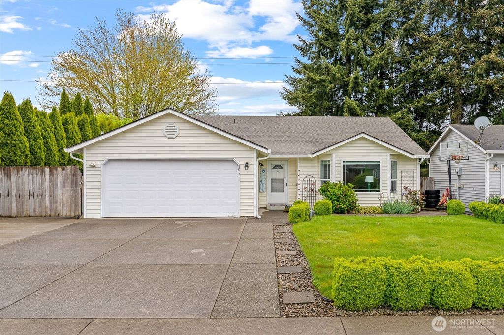 Photo of 105 Wilshire Way, Kelso, WA 98626 (MLS # 2496258)