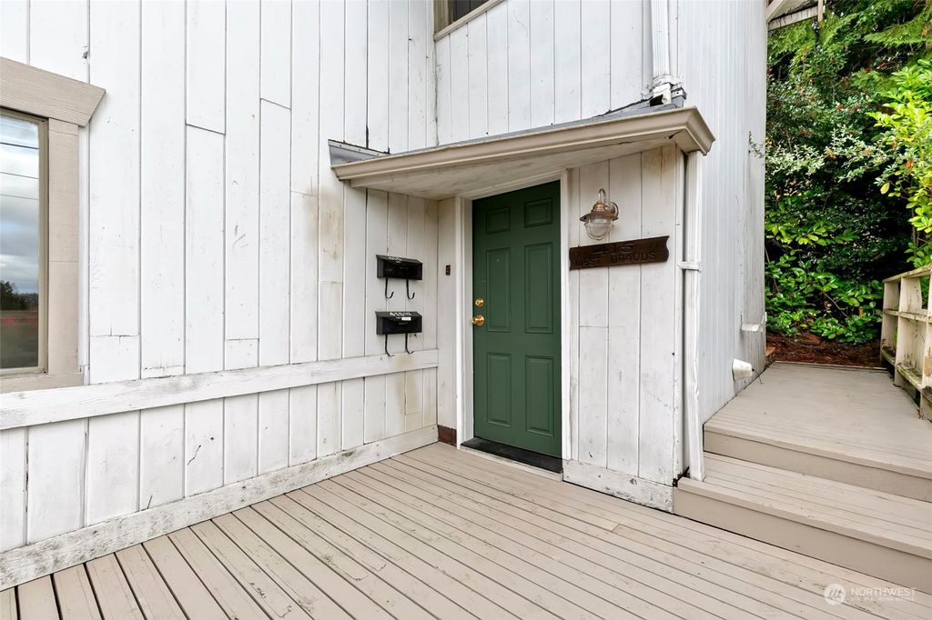 Photo of 415 W Dravus Street, Seattle, WA 98119 (MLS # 2306441)