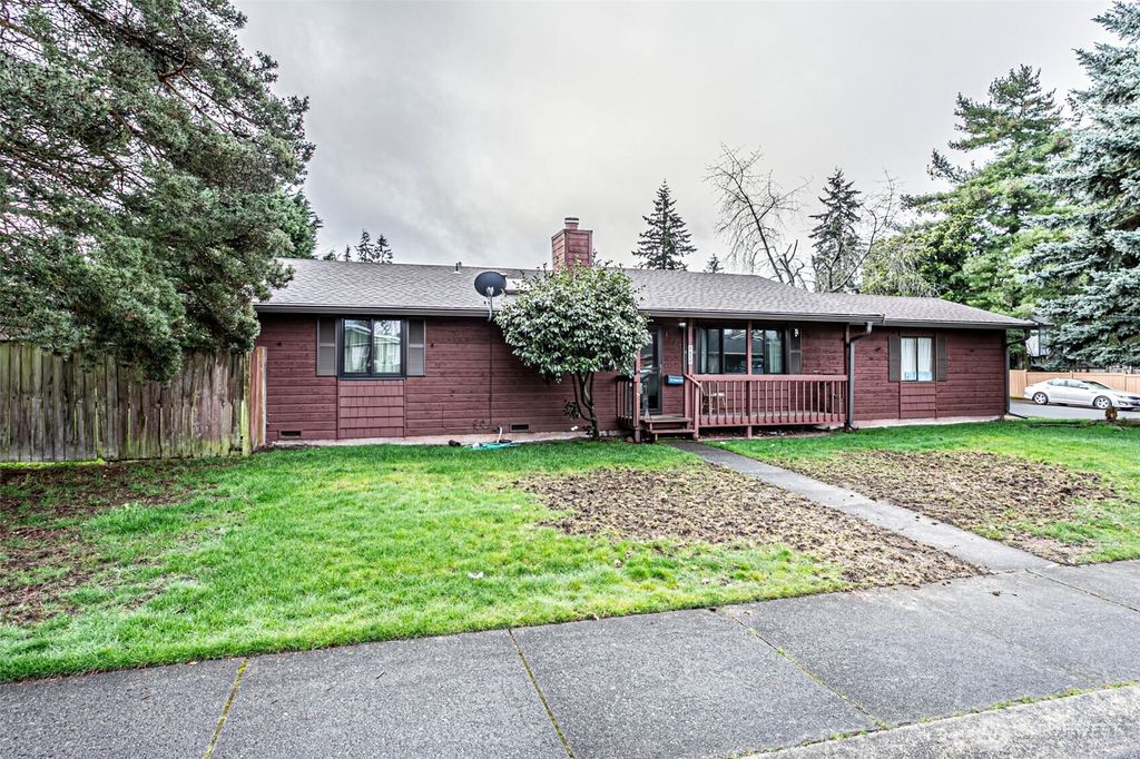 Photo of 1721 SW 348th Street, Federal Way, WA 98023 (MLS # 2347323)