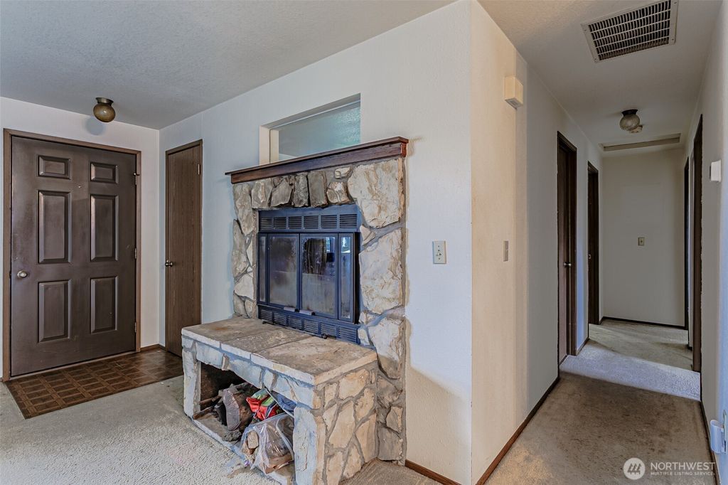 Photo of 1721 SW 348th Street, Federal Way, WA 98023 (MLS # 2347323)