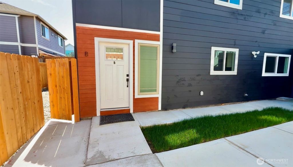 Photo of 9040 17th Avenue SW, Seattle, WA 98106 (MLS # 2499083)