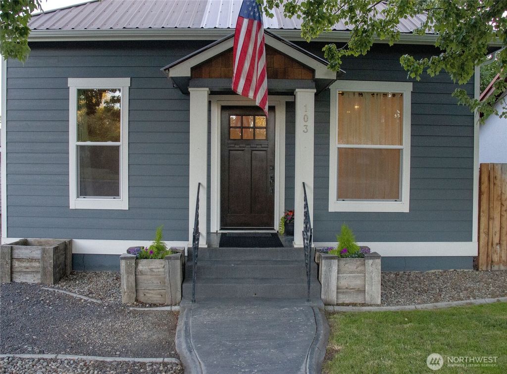 Photo of 103 N Chestnut Street, Ellensburg, WA 98926 (MLS # 2543037)