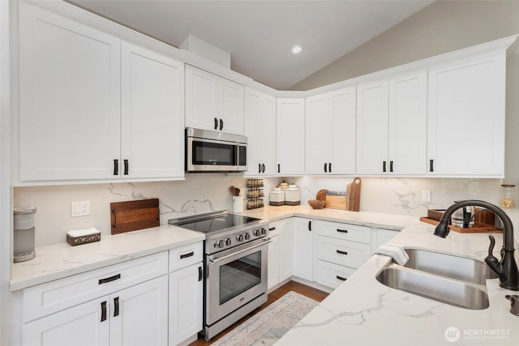 listing image 9362102903731862321