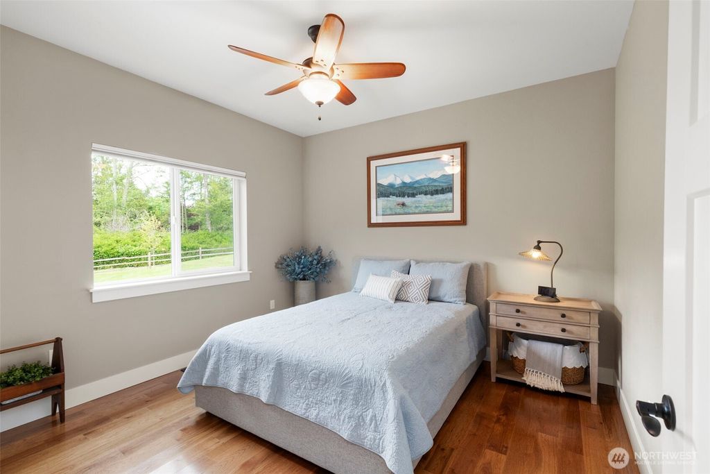 listing image 9367429430602461245