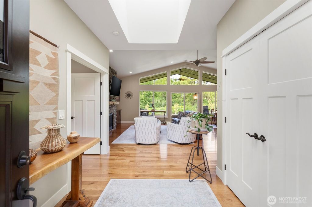 listing image 9366795252541494165