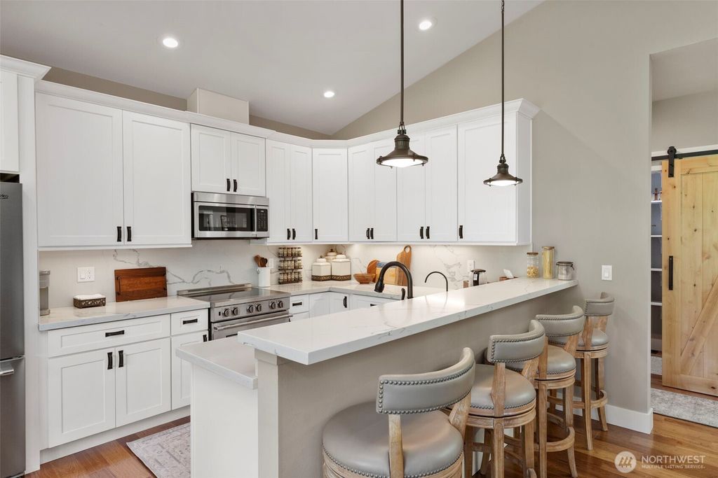 listing image 9361822936567370384