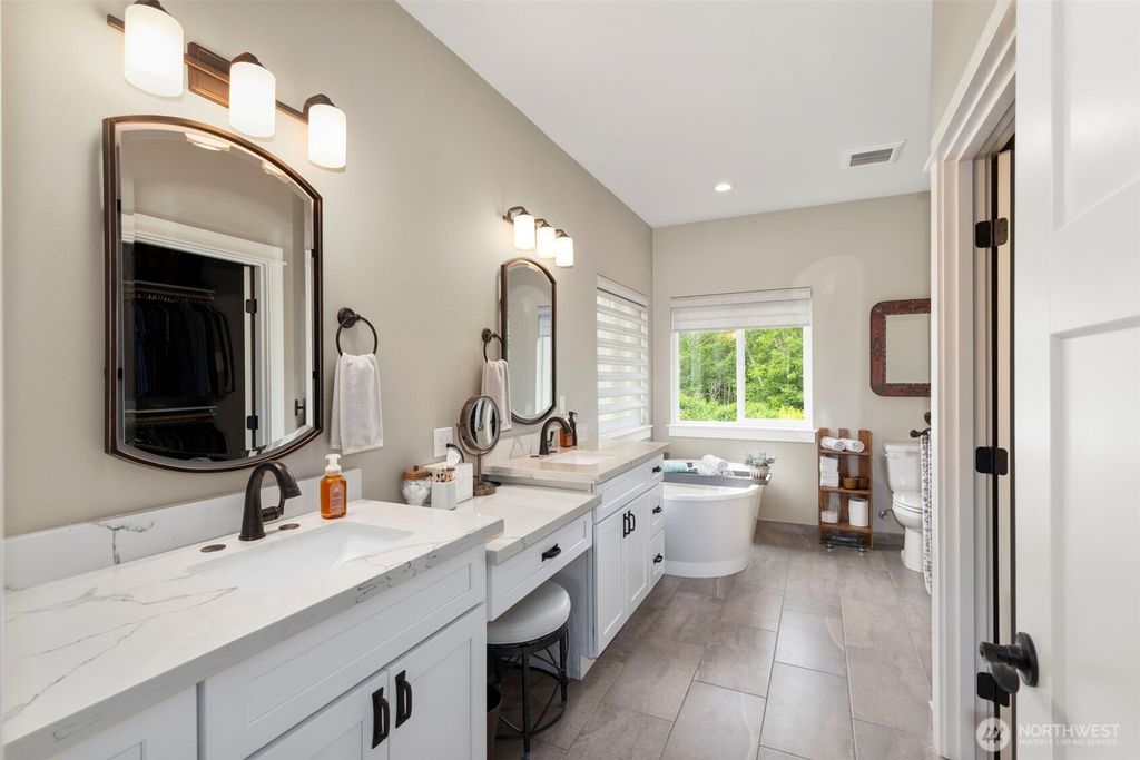 listing image 9360346751435784862