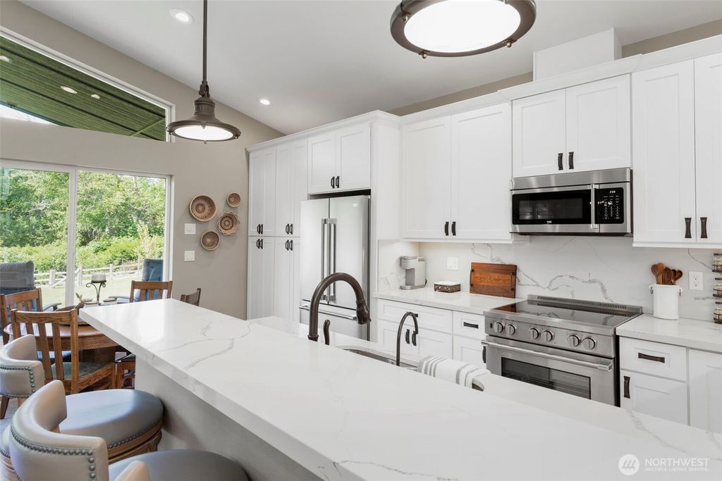listing image 9362684700918659693