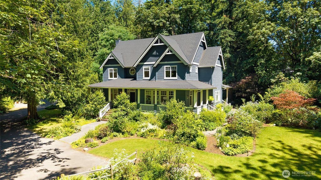 Photo of 1406 218th Avenue NE, Sammamish, WA 98074 (MLS # 2537382)