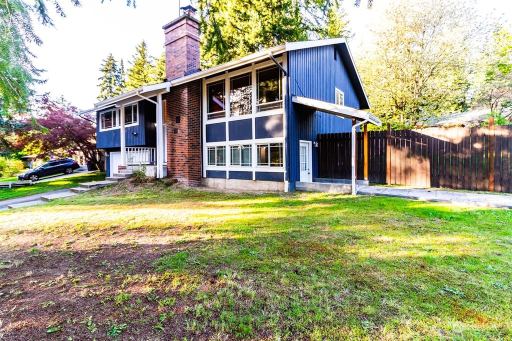 Photo of 14304 117th Place NE, Kirkland, WA 98034 (MLS # 2062570)