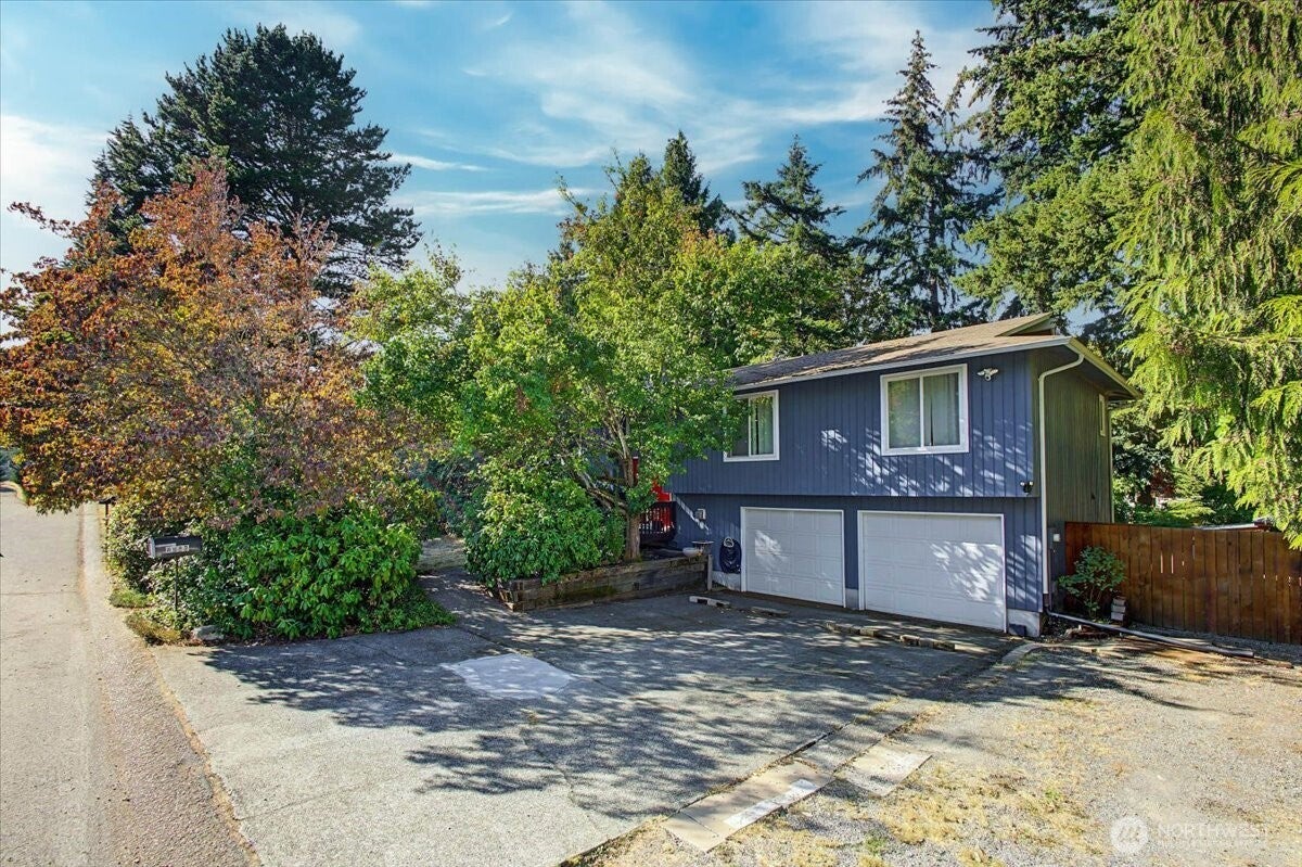5813 14th St Court NE