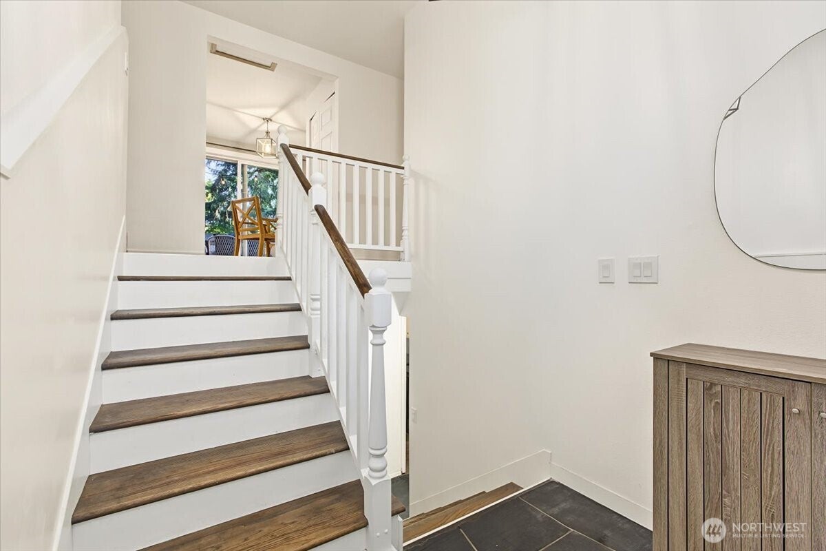 5813 14th St Court NE