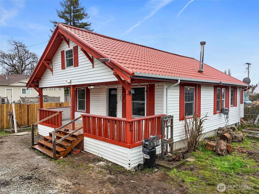 Photo of 709 Celery Avenue, Algona, WA 98001 (MLS # 2466756)