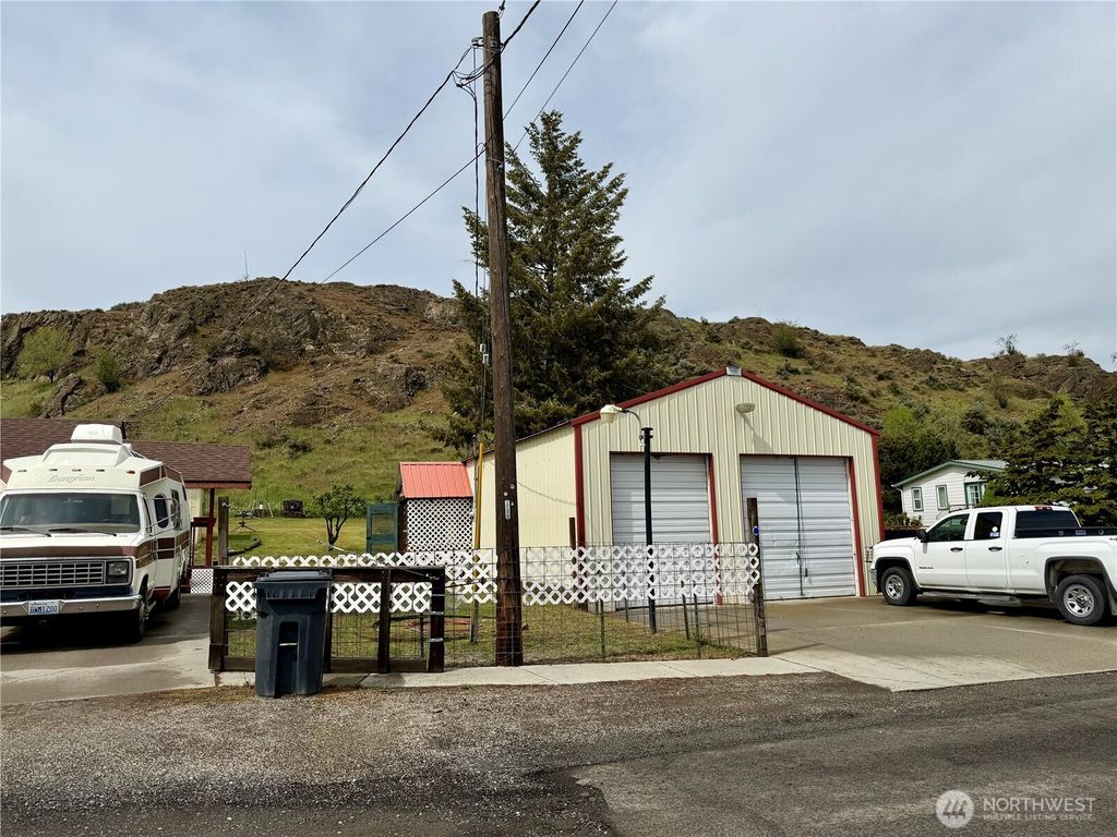 Photo of 58110 View Place Pl NE, Grand Coulee, WA 99133 (MLS # 2515626)