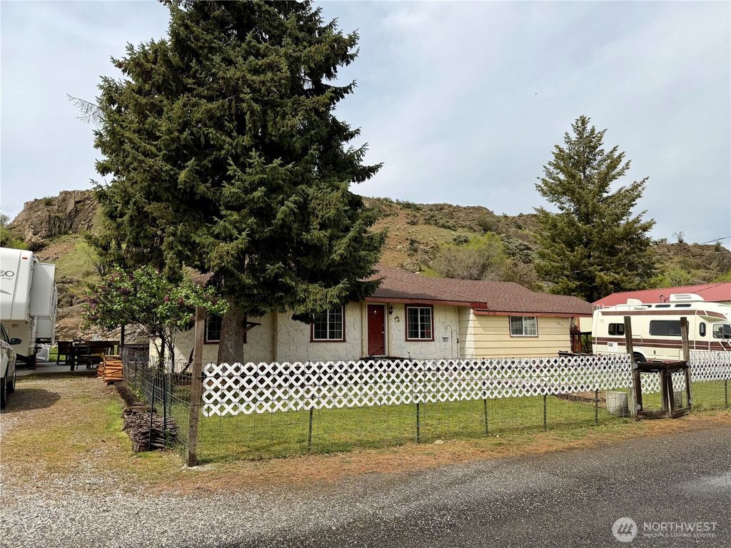 Photo of 58110 View Place Pl NE, Grand Coulee, WA 99133 (MLS # 2515626)